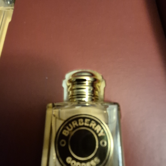 Burberry Goddess Fragrance Set with Gold Accents 3 piece set New in Box - Picture 5 of 9